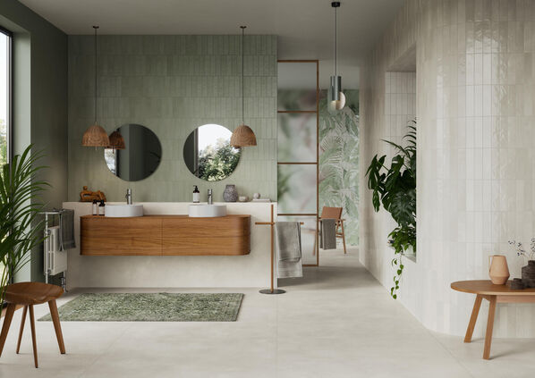 Modernes Badezimmer mit weißen und hellgrünen Wandfliesen im Ziegelsteinformat (Marca Corona Miniature Cera). 
