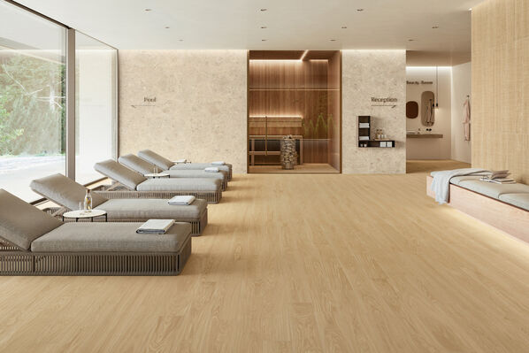 Wellnessbereich mit wunderschönem hellen Fliesenboden in natürlicher Holzoptik - Atlas Concorde Log Select.