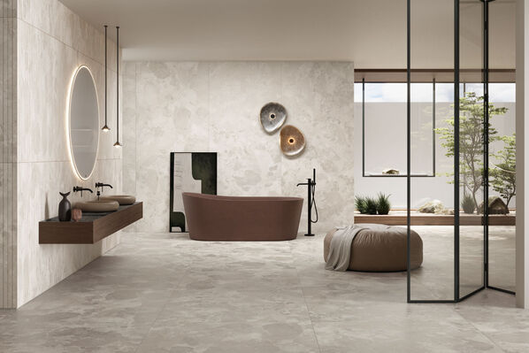 Badezimmer mit Fliesen in lebhafter Steinoptik - Ceramiche Caesar Bloomstone