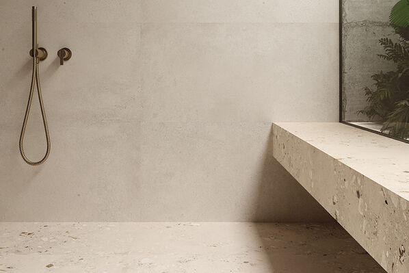 Helles modernes Badezimmer gestaltet mit der Sant'Agostino Logico Fliese