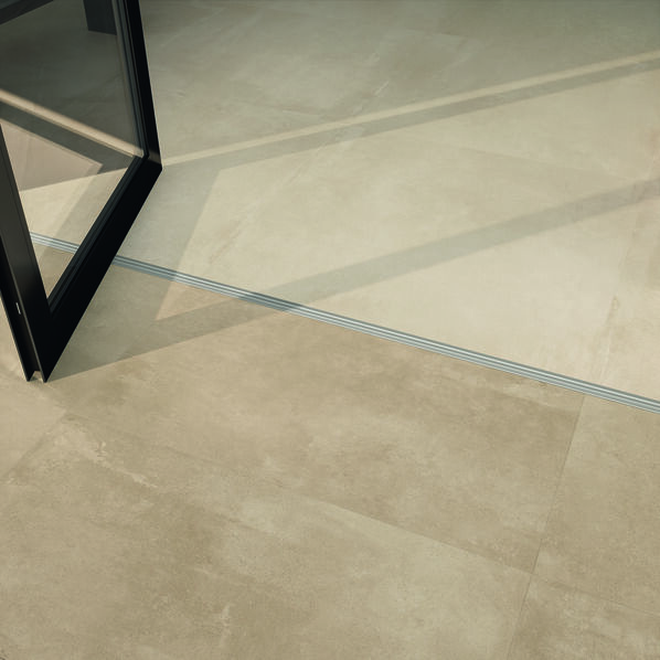 Helle Betonoptik bei Fliesenrabatte