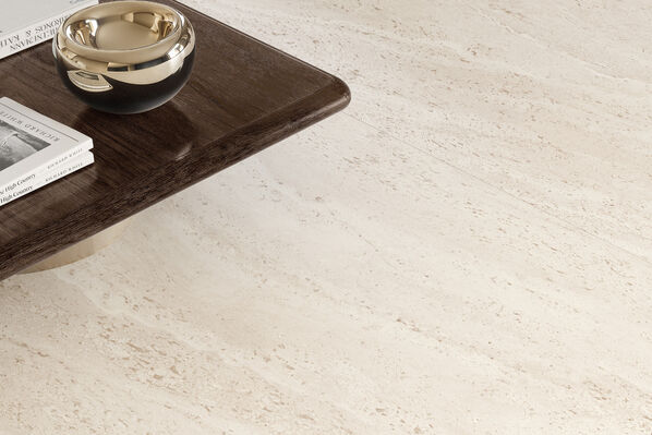 Oberfläche einer Fliese in Travertinoptik - Emilceramica Dual Travertine