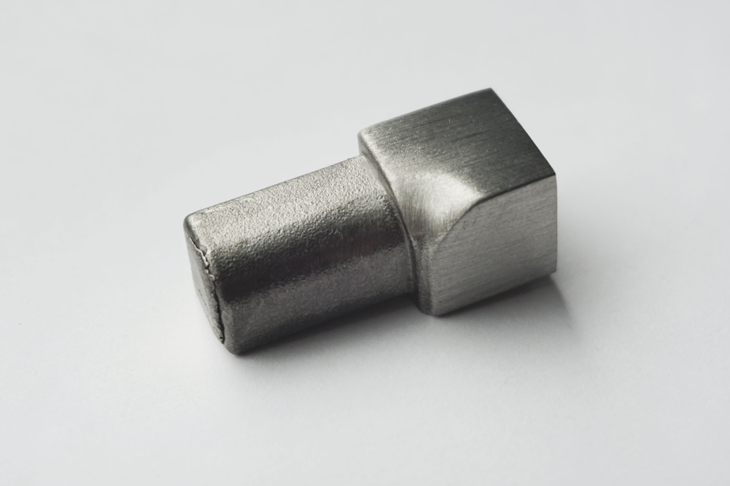 Profischiene Rund-EG Innenecke Rund edelstahl gebürstet ECKE-I-FER-SG100