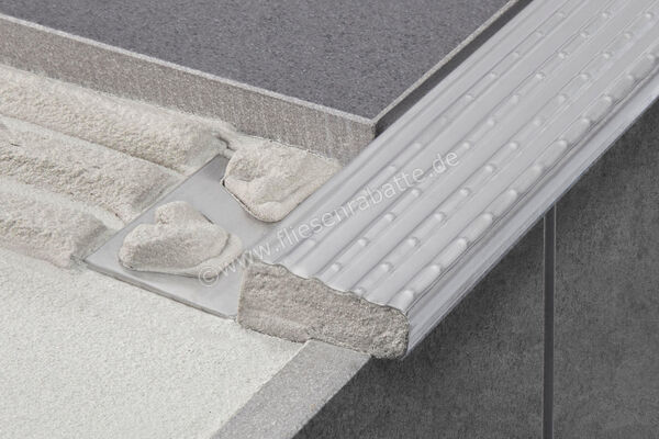  Schlüter Systems TREP-E Treppenprofil R10 Edelstahl V2A E - Edelstahl H&ouml;he: 9 mm L&auml;nge: 2,5 m TE90 | 386978