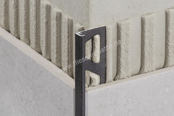  Schlüter Systems JOLLY-TSDA Abschlussprofil Radiusstanzung Aluminium TSDA - strukturbeschichtet dunkelanthrazit H&ouml;he: 8 mm L&auml;nge: 3 m R/J80TSDA/300 | 396550